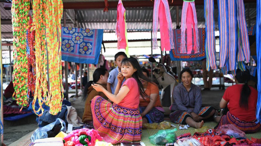 A view into the unique Pa Co brocade market of Son La province